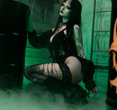 CreepyCassy ポルノモデル 写真