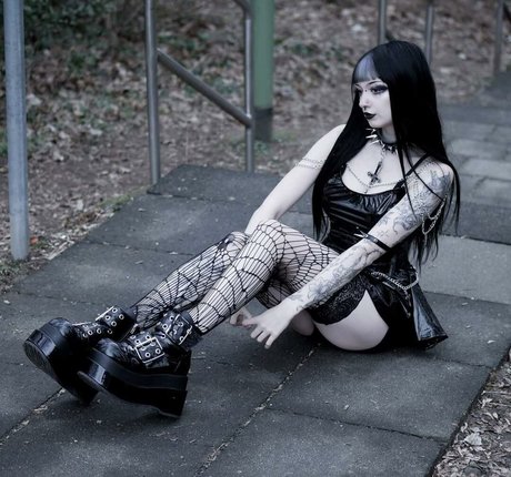 CreepyCassy ヌード女優 画像