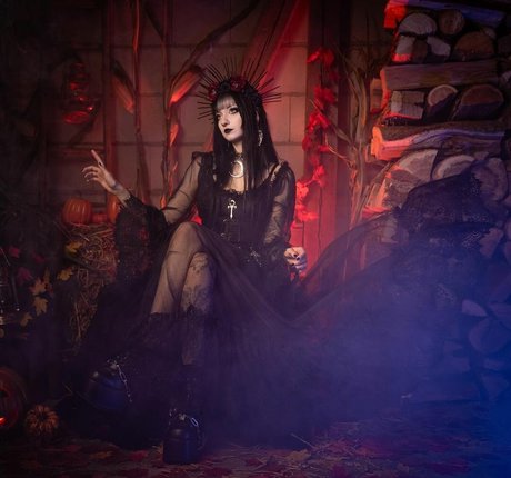 CreepyCassy ホットなモデル ギャラリー