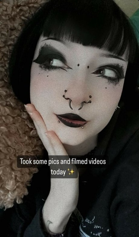 CreepyCassy 独占スター 写真