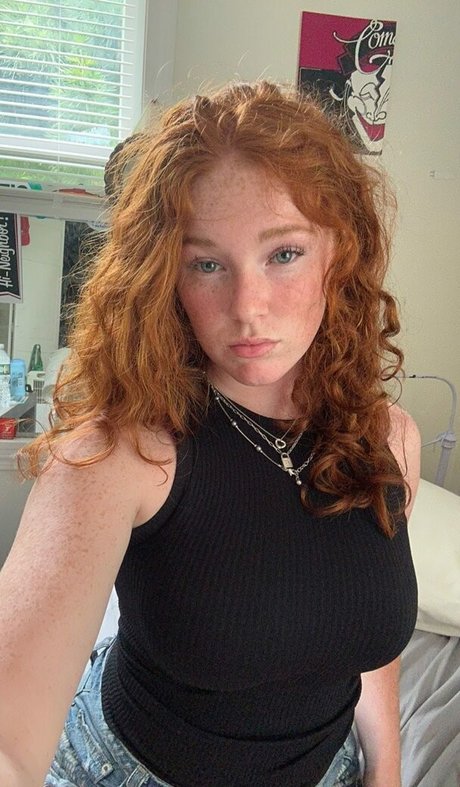 巨乳で曲線美のOnlyFans 無料セクシー 写真