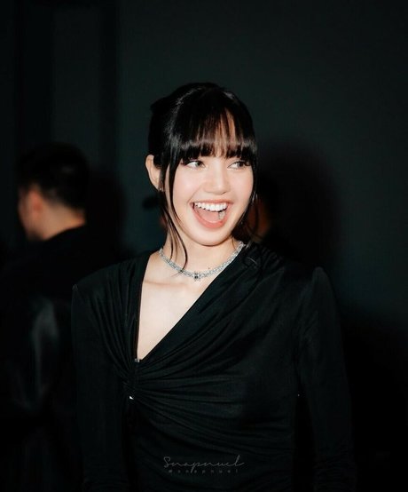 Lisa Blackpink 完璧なモデル 写真