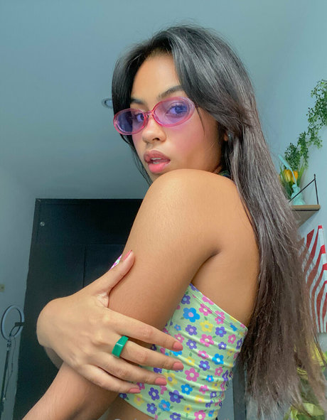 アンバー・オンリーファンズ セクシーヌード 写真