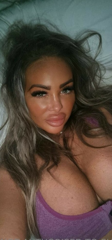 成熟した黒人女性オンリーファンズ 美しい裸 画像