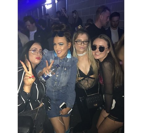 足ヌードオンリーファンズ ポルノ 写真