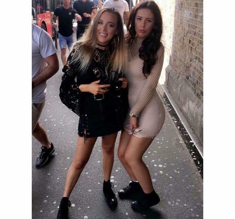 巨乳ブルネットオンリーファンズ アートポルノ 写真