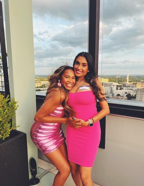 BBWシーメールオンリーファンズ エロチック 写真