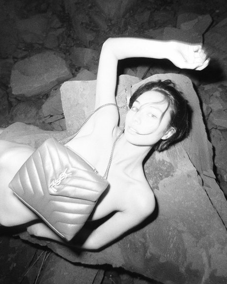 小さなオンリーファンズ 裸 ギャラリー