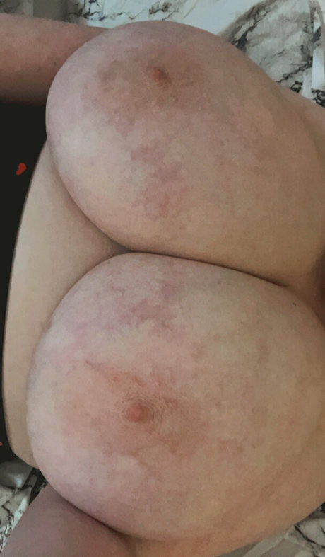 chloe nsfw エロティック女優 写真