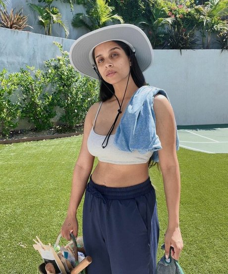 Lilly Singh 完璧なモデル 写真