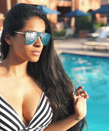 Lilly Singh XXXモデル 画像
