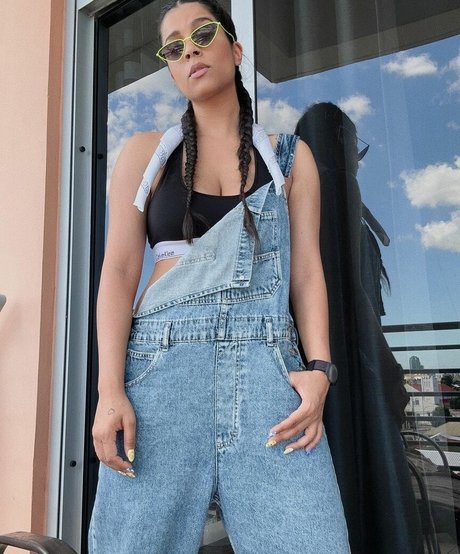 Lilly Singh ポルノスター トップ 写真