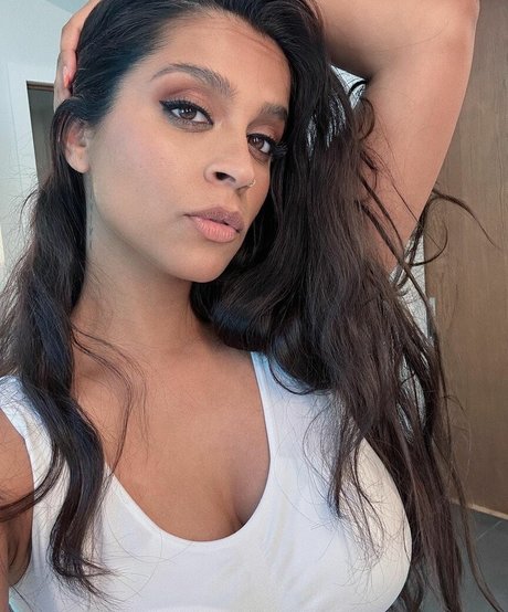 Lilly Singh ヌード女優 画像