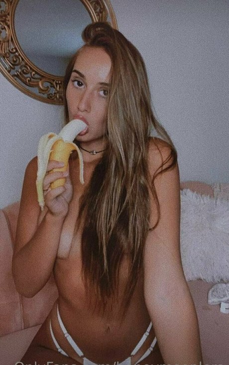 ジンジャートゥインクオンリーファンズ エロチック 写真