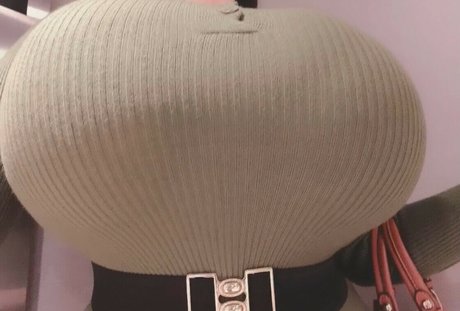 巨乳義母OnlyFans 無料xxx 写真