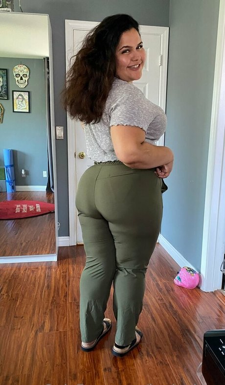 巨乳で曲線美のOnlyFans セクシーxxx 画像