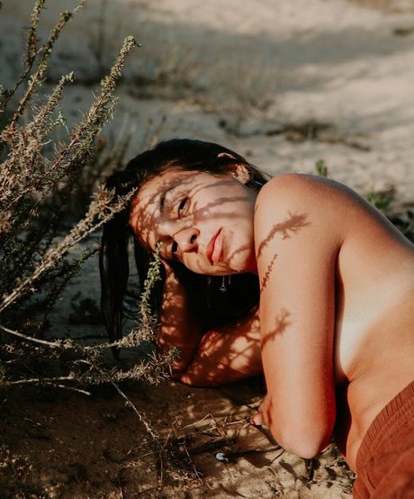 ハンズオンリーファン セクシーヌード 写真