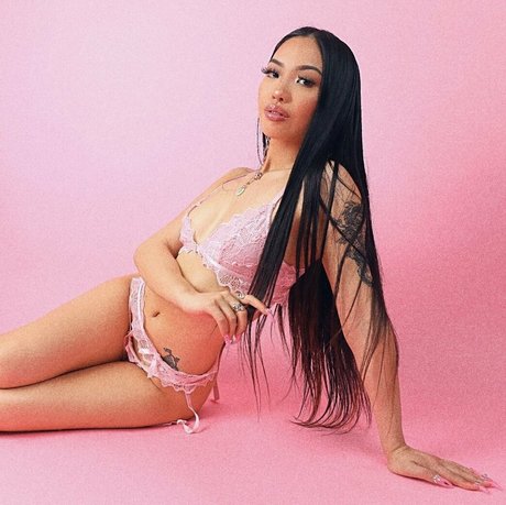 巨尻オンリーファン 美しいヌード 写真