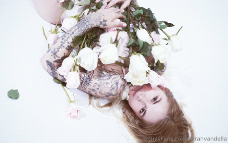 太めのブロンドオンリーファンズ アダルト 画像