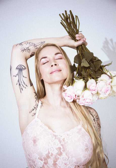 ゲイの乳首OnlyFans 美しいポルノ 写真