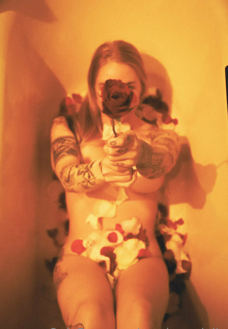 Sarahvandella 裸のポルノスター 画像