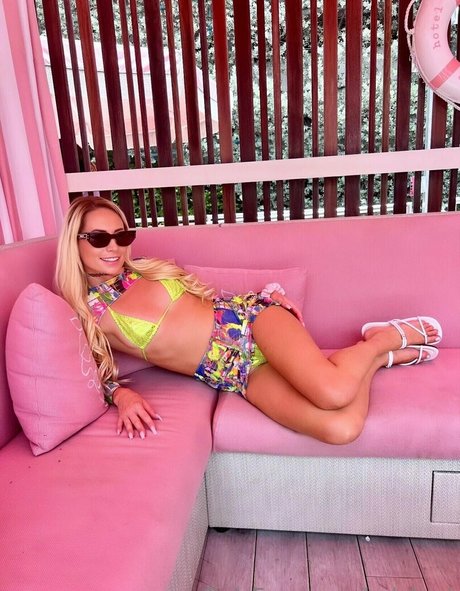 小さなオンリーファンズ ホット裸 写真