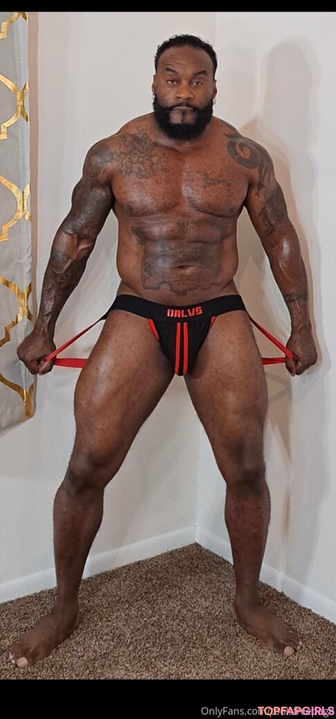 フィットネスインフルエンサーオンリーファンズ セクシー裸 写真