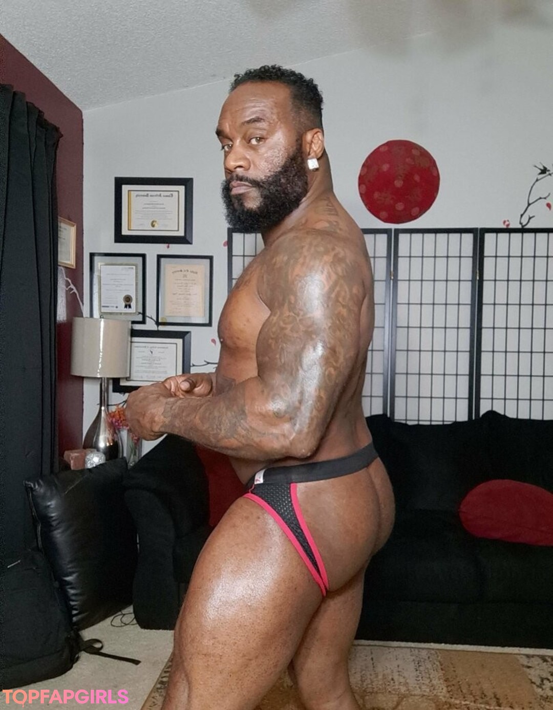 フェイシャルオンリーファンズ セクシーヌード 写真