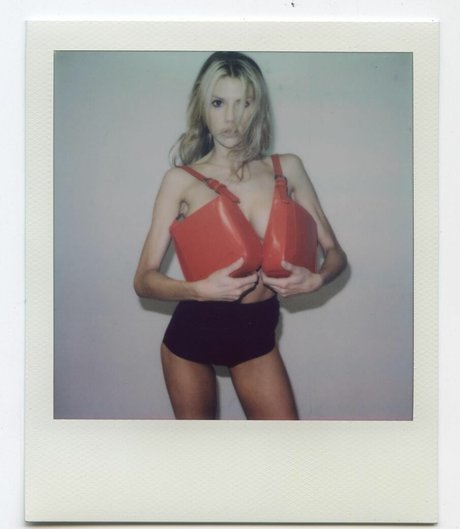 痩せたティーンのオンリーファンズ ポルノ ギャラリー