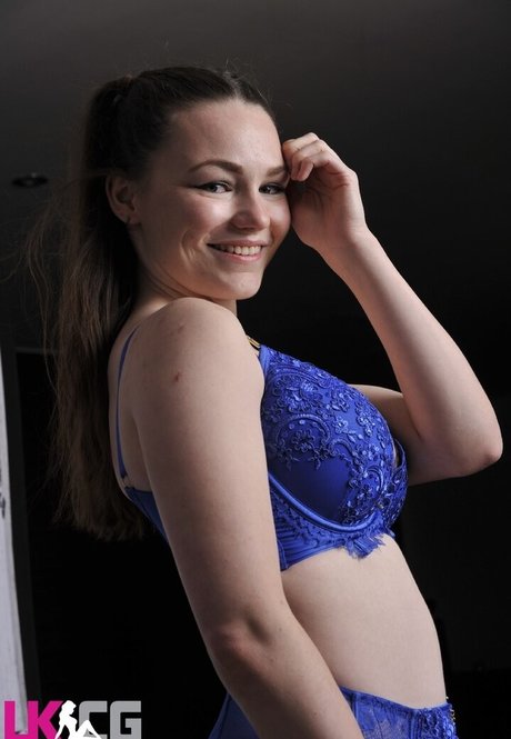 アンバー・オンリーファンズ ホットヌード 画像