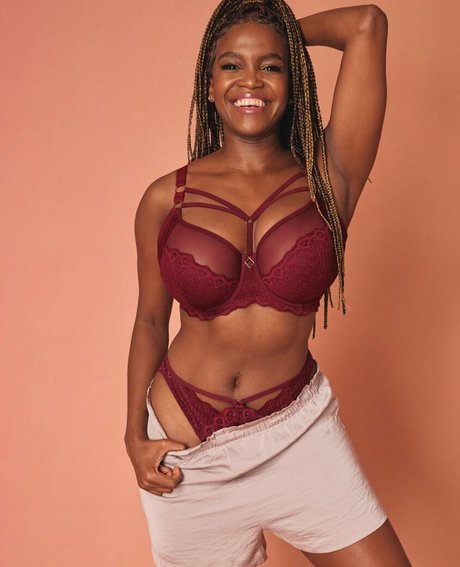 Oti Mabuse xxxモデル 写真