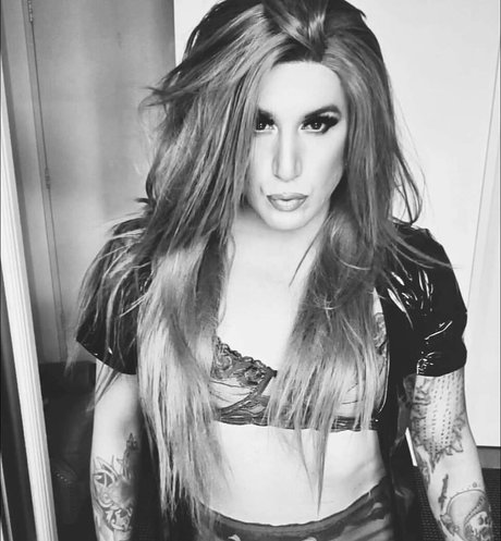 Brooke Spearz 美しいスター ギャラリー