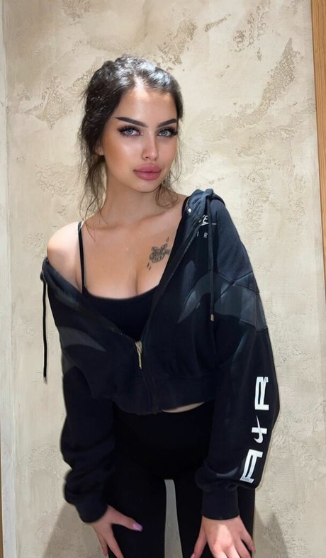 パウグプリンセスOnlyFans アート裸 ギャラリー