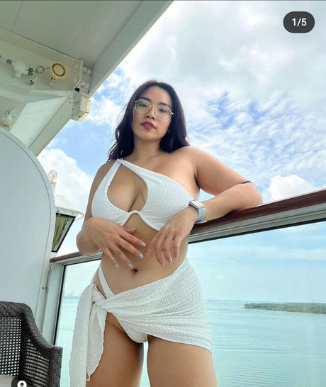 Mathilda Huang スター ヌード アーカイブ