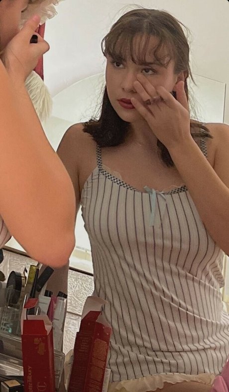 Ester Dobrik 限定スター 画像