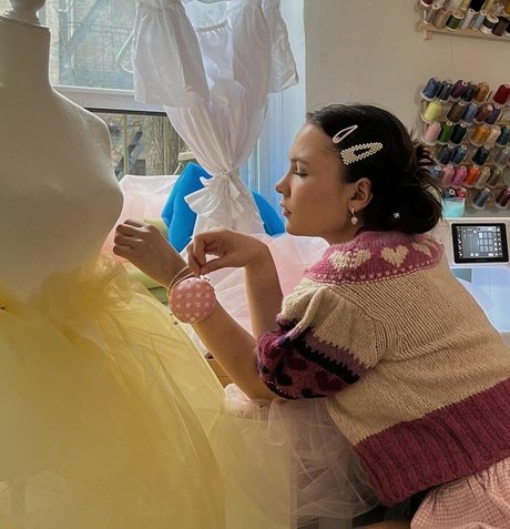 Ester Dobrik スター ギャラリー