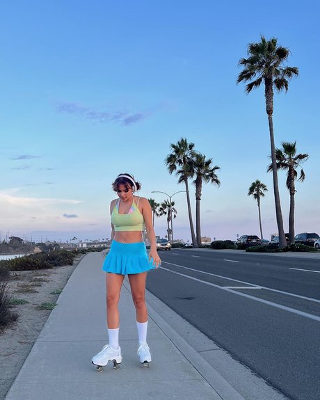 Ester Dobrik アダルトモデル 写真