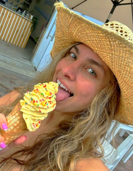 journeywithalora ポルノスター アダルト 画像