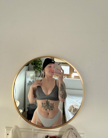 Glizzy McGuire アダルトモデル 写真