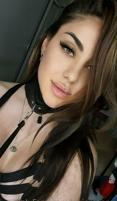 曲線美のラテン系オンリーファンズ えろた 画像