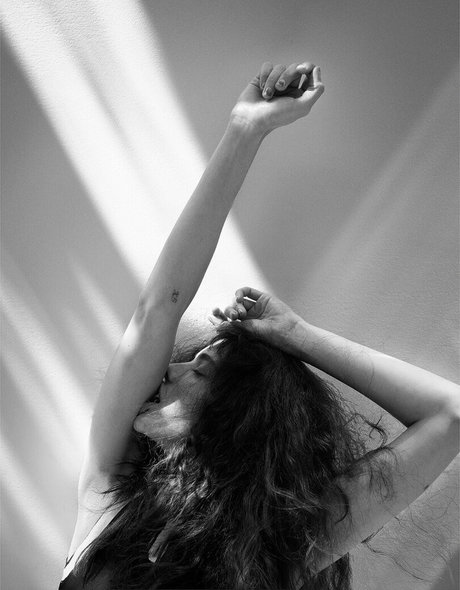 ブルネットの猫OnlyFans ホット裸 画像