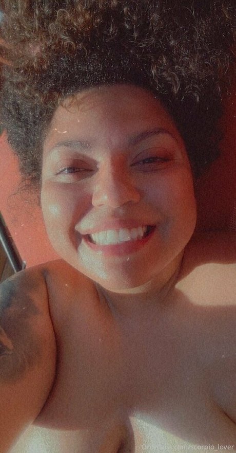 hot lips ポルノモデル 写真