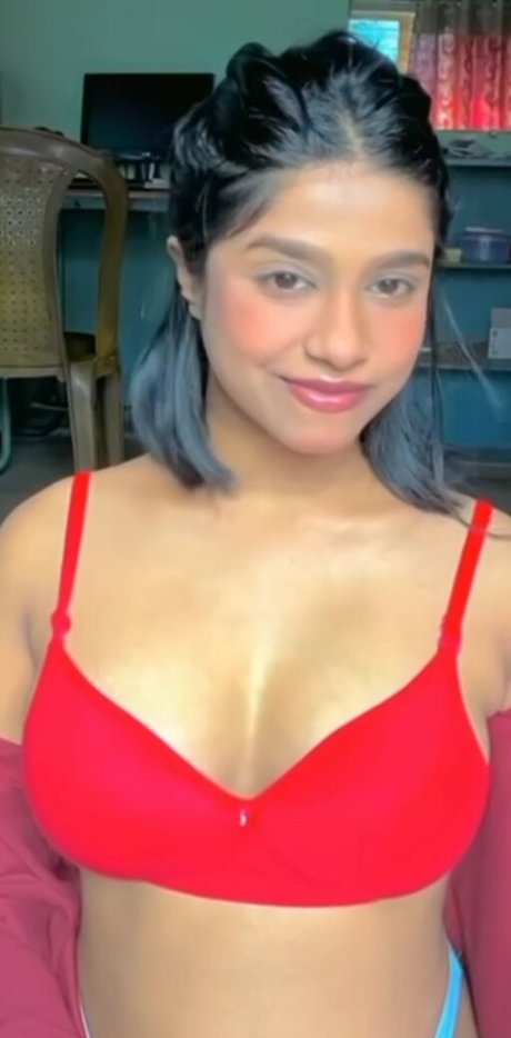 Uva Roy エロティックなスター 写真