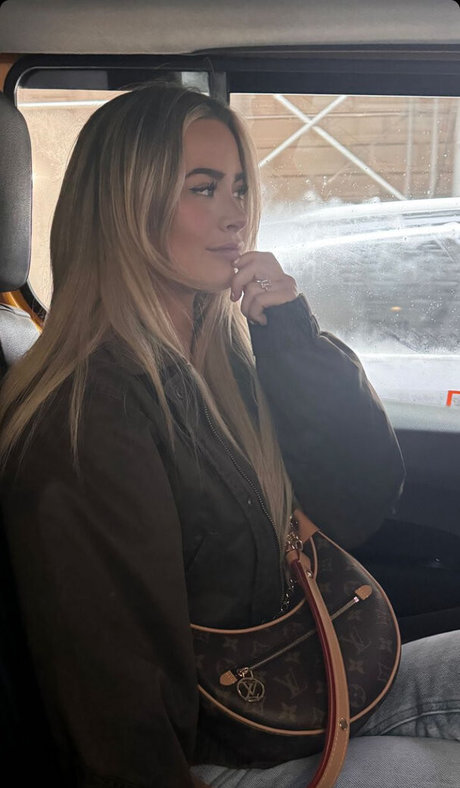 Em1ly El1zabeth 裸モデル 写真