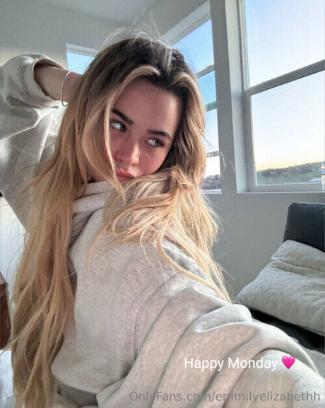 Em1ly El1zabeth ポルノスター 高品質 写真