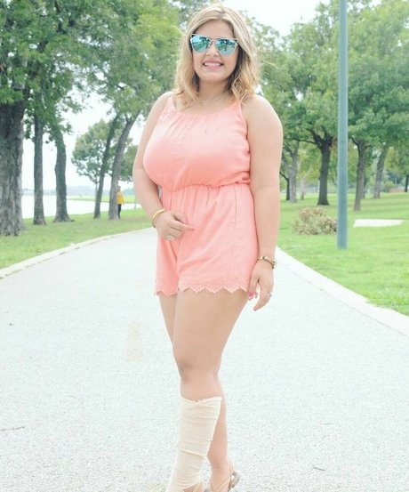 ブッシュ・オンリーファンズ アダルト無料 写真