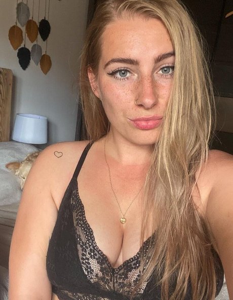 Blondinbelka 完璧なスター 写真