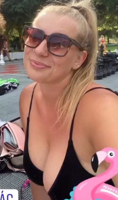 Blondinbelka エロティックなスター 写真