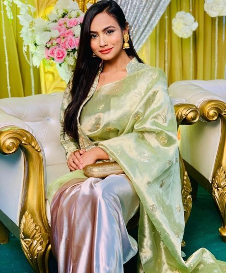 Umme Zamilatun Naima ポルノモデル ギャラリー