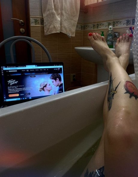 kselin li 裸のスター 画像